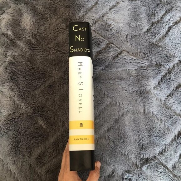 Cast No Shadow: The Life of The American Spy Who Changed the Course Of WW II HC - Picture 3 of 13